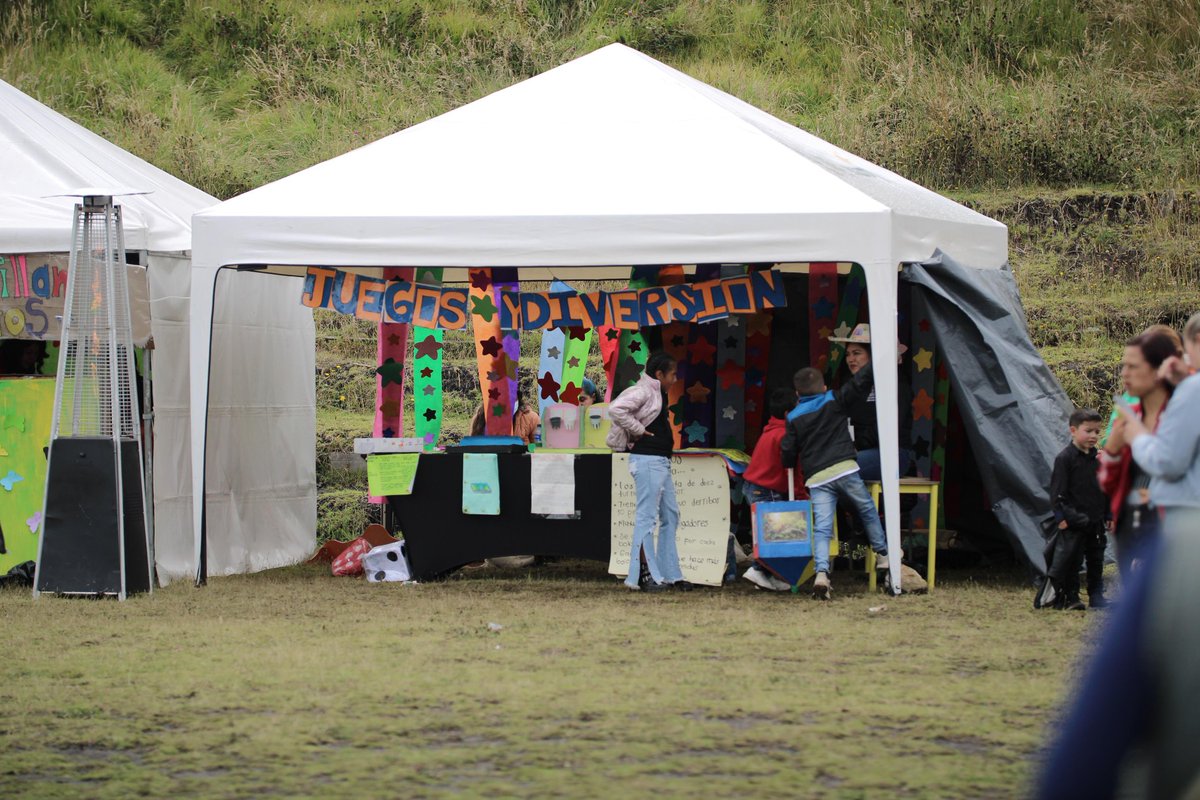 ALCBolivar's tweet photo. #RuralFest, es el festival de Ciudad Bolívar en el que participa la comunidad que habita en la zona rural 🌄 Música, muestras artísticas, emprendimiento, feria gastronomica y muchas sorpresas más gracias a la organización de la Corporación Cultural Bacatá. https://t.co/zM8qNs1wWY