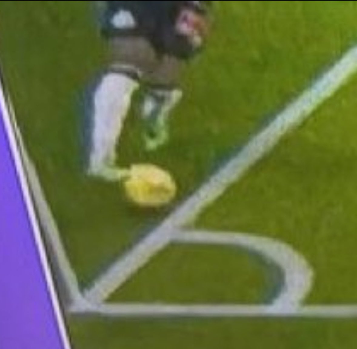 rsn24_'s tweet photo. Get the apology ready @FA_PGMOL 

#NEWARS #PremierLeague https://t.co/TdIzkfirwf
