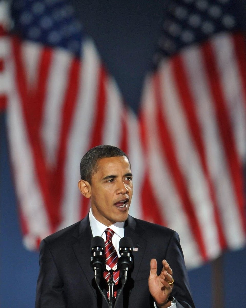 PopCrave's tweet photo. 15 years ago today, Barack Obama was elected the 44th president of the United States, becoming the first Black president in the nation’s history. https://t.co/Sm4hCbf5on
