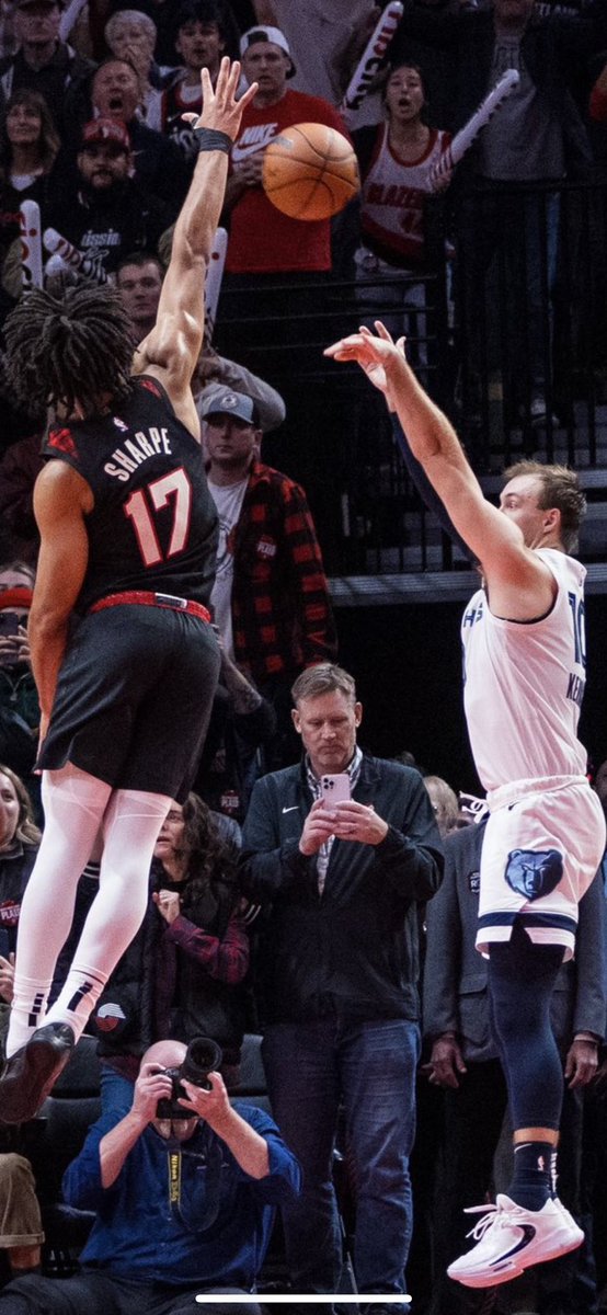 jtgiff5's tweet photo. @trailblazers @bruceely millennials… https://t.co/41Z8iDUXu1