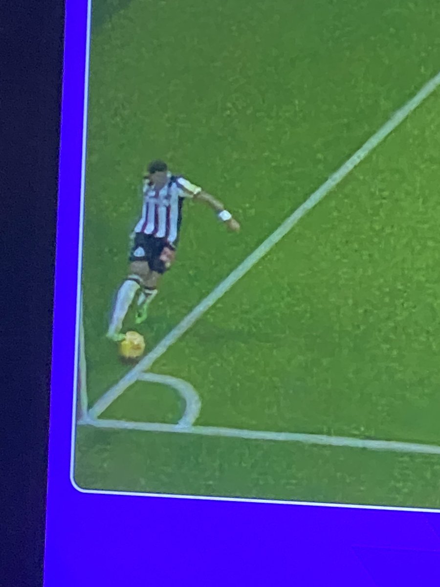 Sick_Donkey's tweet photo. ROBBED BY VAR AGAIN #NEWARS #VAR https://t.co/62aismSQj5