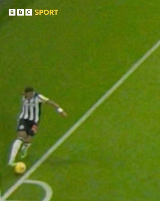 The weekly shite show from the worst set officials anywhere in the world..They just haven’t got a clue it’s not rocket science lads. The game is gone if your depending on these muppets for fair play  #VAR  <a href="/premierleague/">Premier League</a> <a href="/SkySportsPL/">Sky Sports Premier League</a>