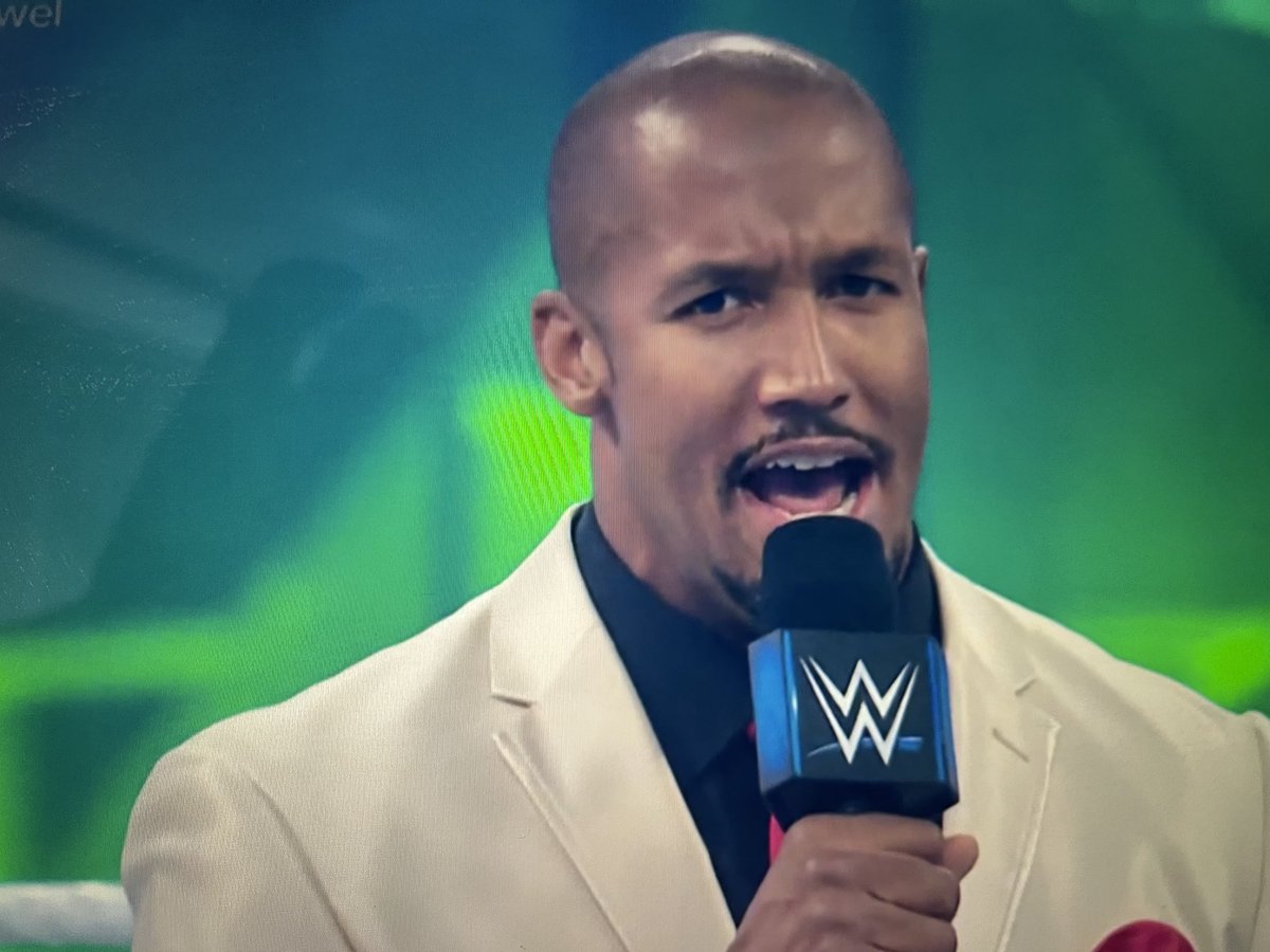 MsHope0621's tweet image. We c u ⁦@ByronSaxton⁩!!! #Interviewer #Commentator #CoHost #RingAnnouncer #CrownJewel #WWECrownJewel #WWE @wwe #Representation #RepresentationMatters #Gators #SoProud #YouDeserveIt