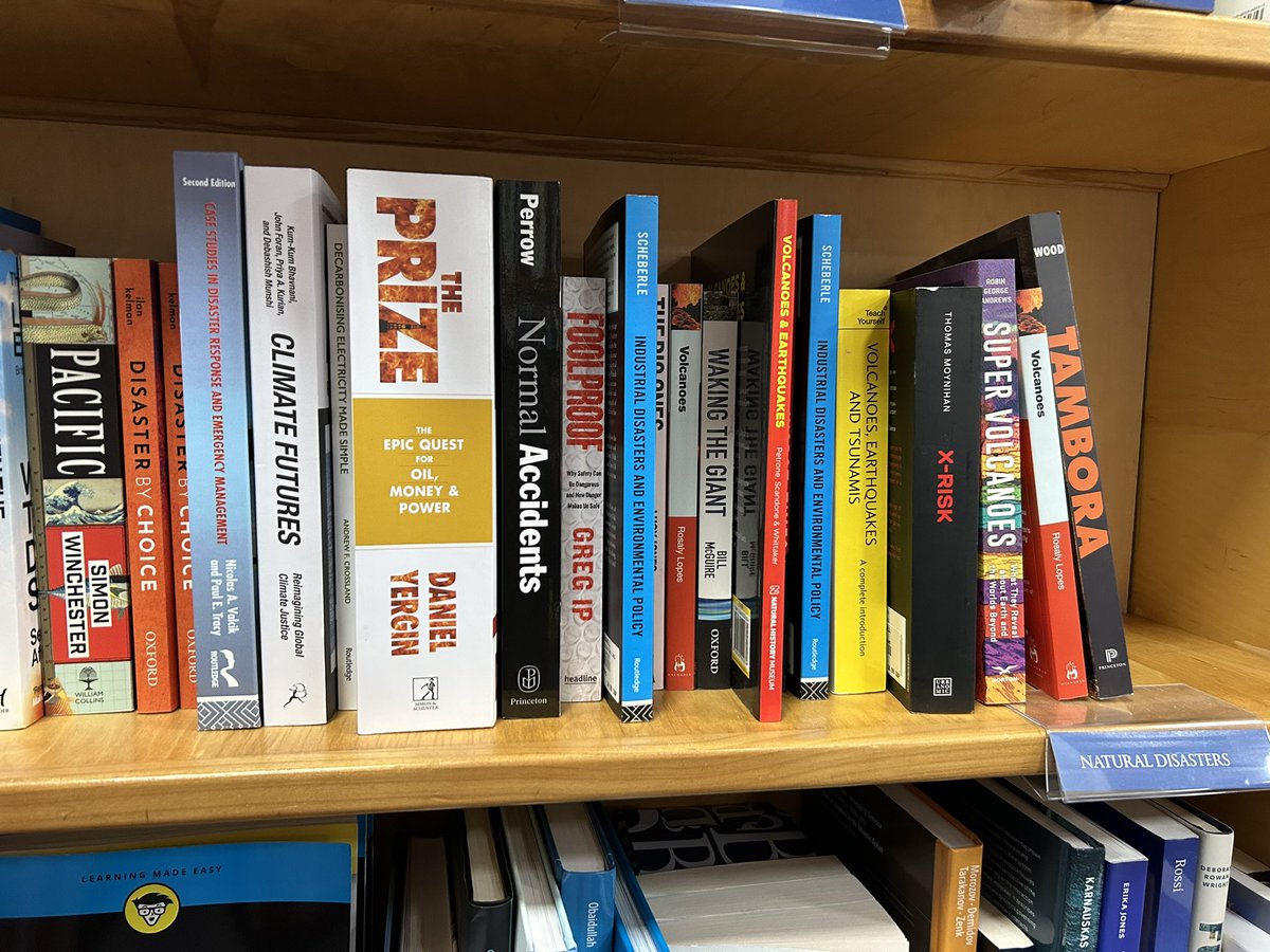 Excited to find a disaster research shelf in @blackwellbooks Oxford but a little disappointed to find it titled ‘Natural Disasters’. The irony of finding @IlanKelman’s great ‘Disaster by Choice’ on said shelf was not lost on me. @NoNatDisasters