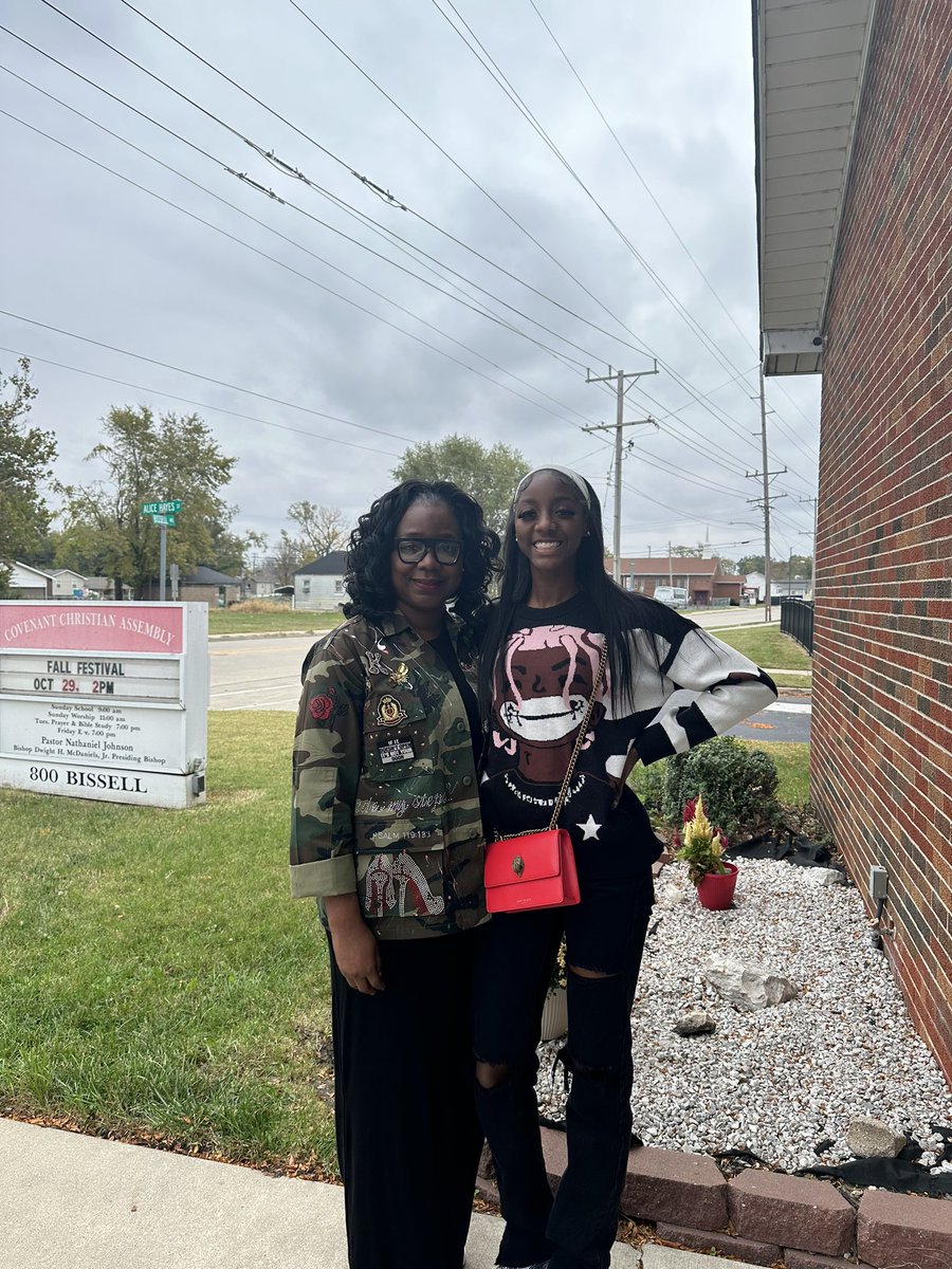 Capture every moment 📸 .. Had a great time with my mother at the Women’s Bold and Courageous Leadership Conference ! #WomenEmpowerment