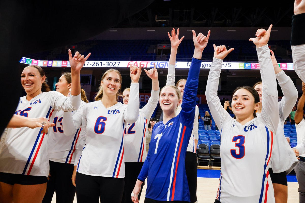 UTAMavsVB's tweet photo. WHAT A MOMENT! 🤩

#BuckEm 🐎 https://t.co/pTbJlLz8sj