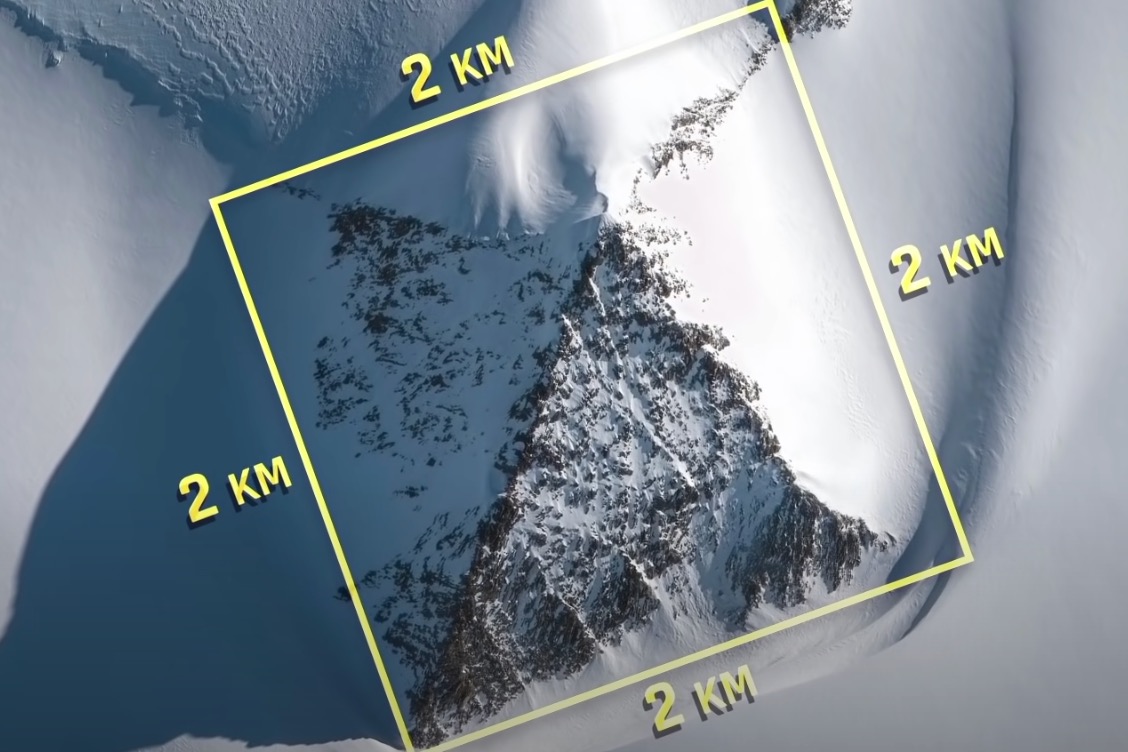 Antarctica only appears to be empty because there's more than a mile of ice left that is masking entire mountain ranges & dare I say it: #LostCivilizations.
That ice is melting. It doesn't matter why anymore; we're in it for the long haul now.
#Awaken #Pyramid #FreeEnergy #NHI ☸️