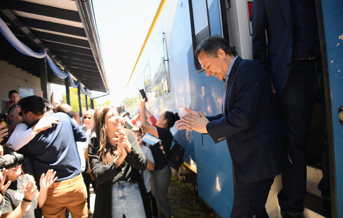💣💣💣 ¿Preparados para un BOMBAZO ?💣 💣💣

🧨🚆Volvió el tren a Armstrong después de más de 30 años, el servicio que une Buenos Aires con Córdoba.

✅ ¡Conectará a más de 11 mil habitantes!

🫡 A través del Plan de Modernización del Transporte ya reconectamos 82 localidades.