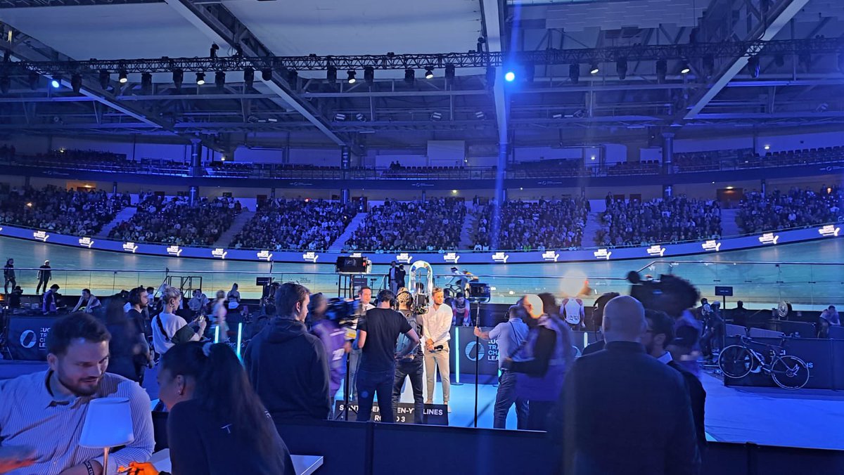JBHamonic's tweet photo. 3ème manche de l’ @UCITCL au @Velodrome_nat de @sqy 🚴🏼‍♂️
On a du champion du monde dans la place ce soir ! 🤩
@gros_mathilde 👑 https://t.co/BM9PRwWVel