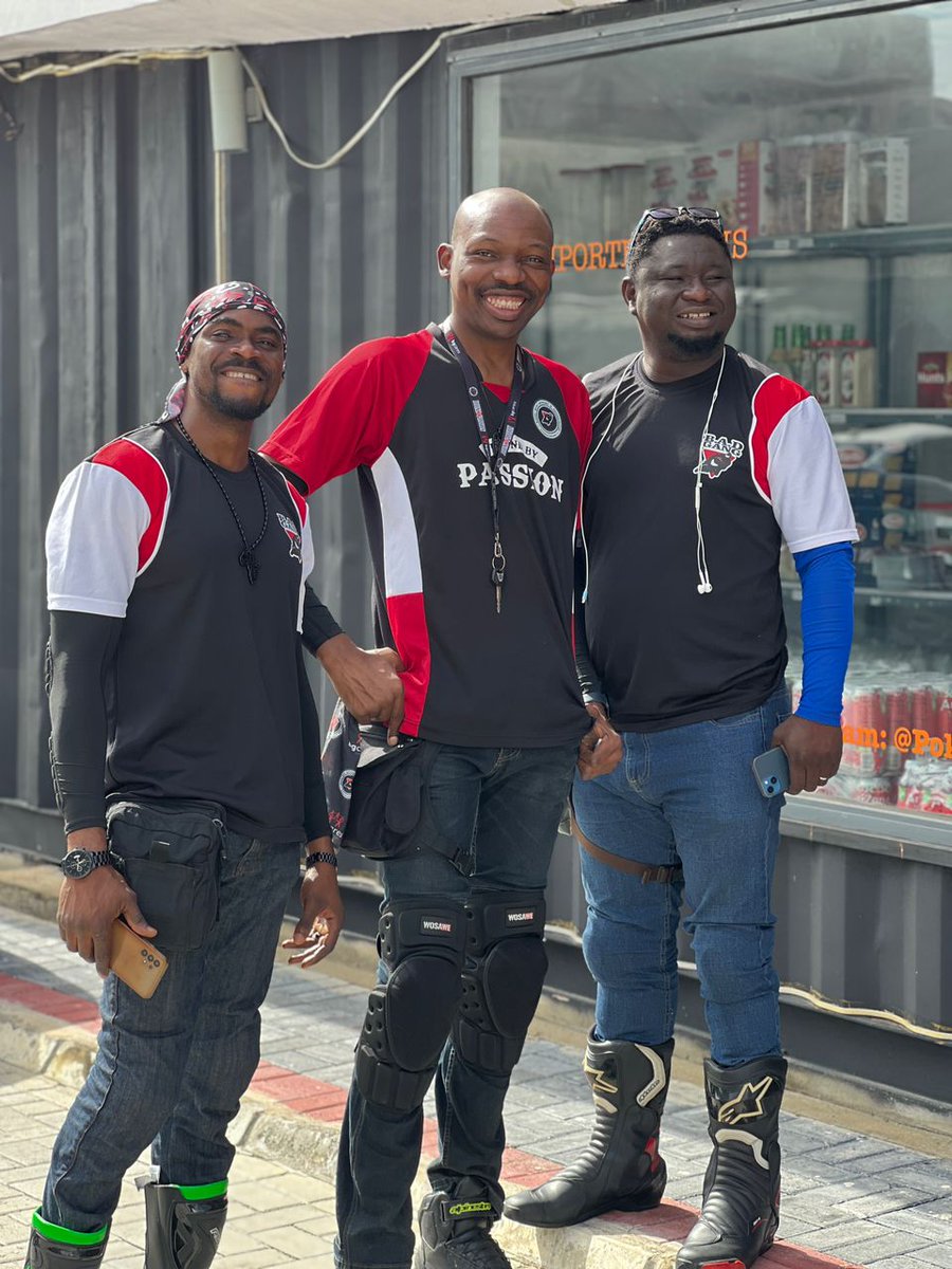 Badgang_ng's tweet photo. In this photo, we have an electrical/ electronics engineer, a finance professional, and a brands and communications professional 

Bikers are responsible people! 
#ThinkBiker  #HumansofBG https://t.co/WnEXspupCr
