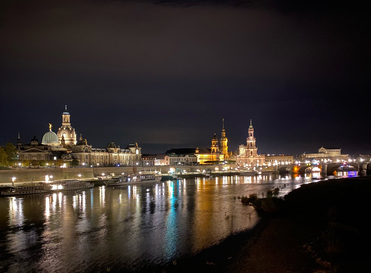 Hochtouren's tweet photo. Abendlicher Blick von der Carolabrücke in #Dresden heute https://t.co/hCrsifkiAg