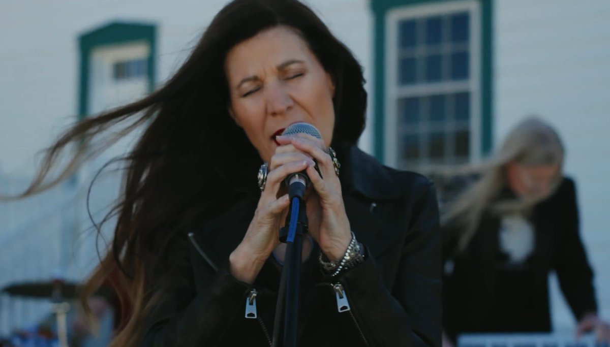 CydneyMarshall's tweet photo. New song: LED ZEPPELIN “Stairway To Heaven” cover. 
Check out my new cover in link below: 
https://t.co/sCcGllnfIr https://t.co/n48ztIAH2b
