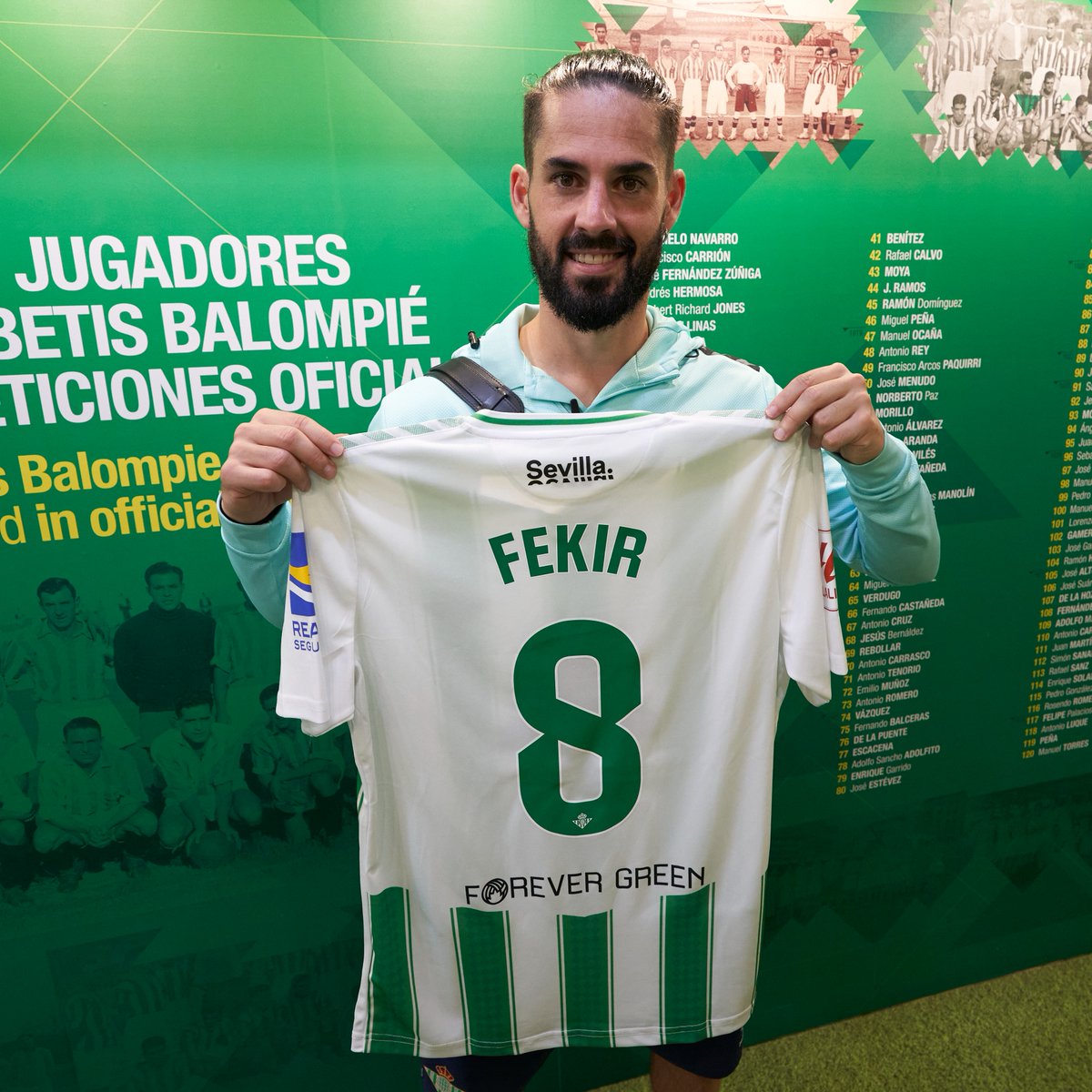 RealBetis's tweet photo. 8⃣🌟😁

¿Cuántos MVP llevas, @isco_alarcon? https://t.co/jo3pBle9Ux