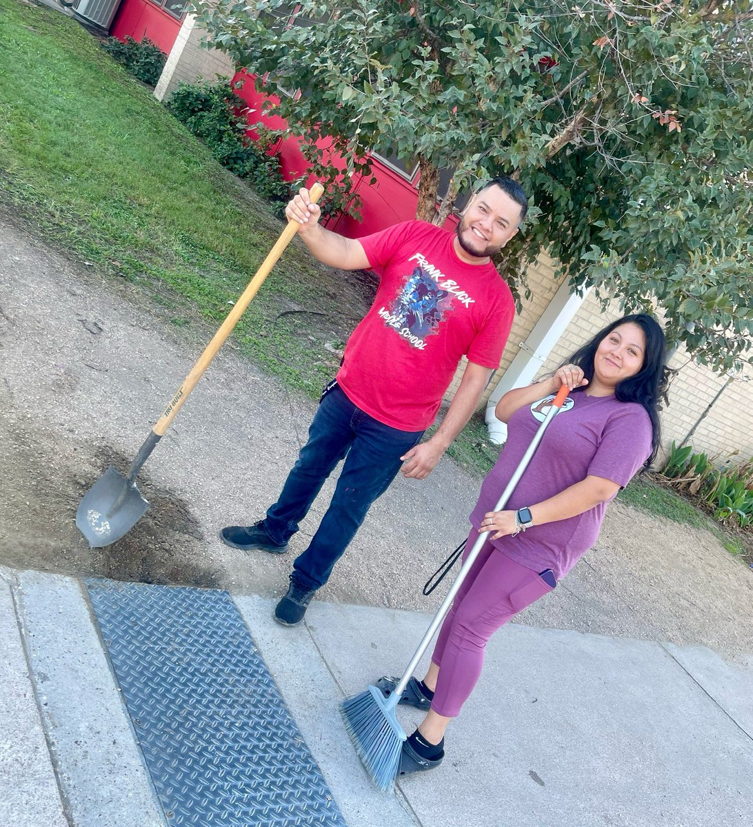 Amazing morning at Black MS for our Paws for Change Beautification Day! Working with the community, parents, and students to revamp our school. Painting lockers, sprucing up flower beds and revitalizing our pond - together we're creating a beautiful campus!  #CommunityPride #HISD