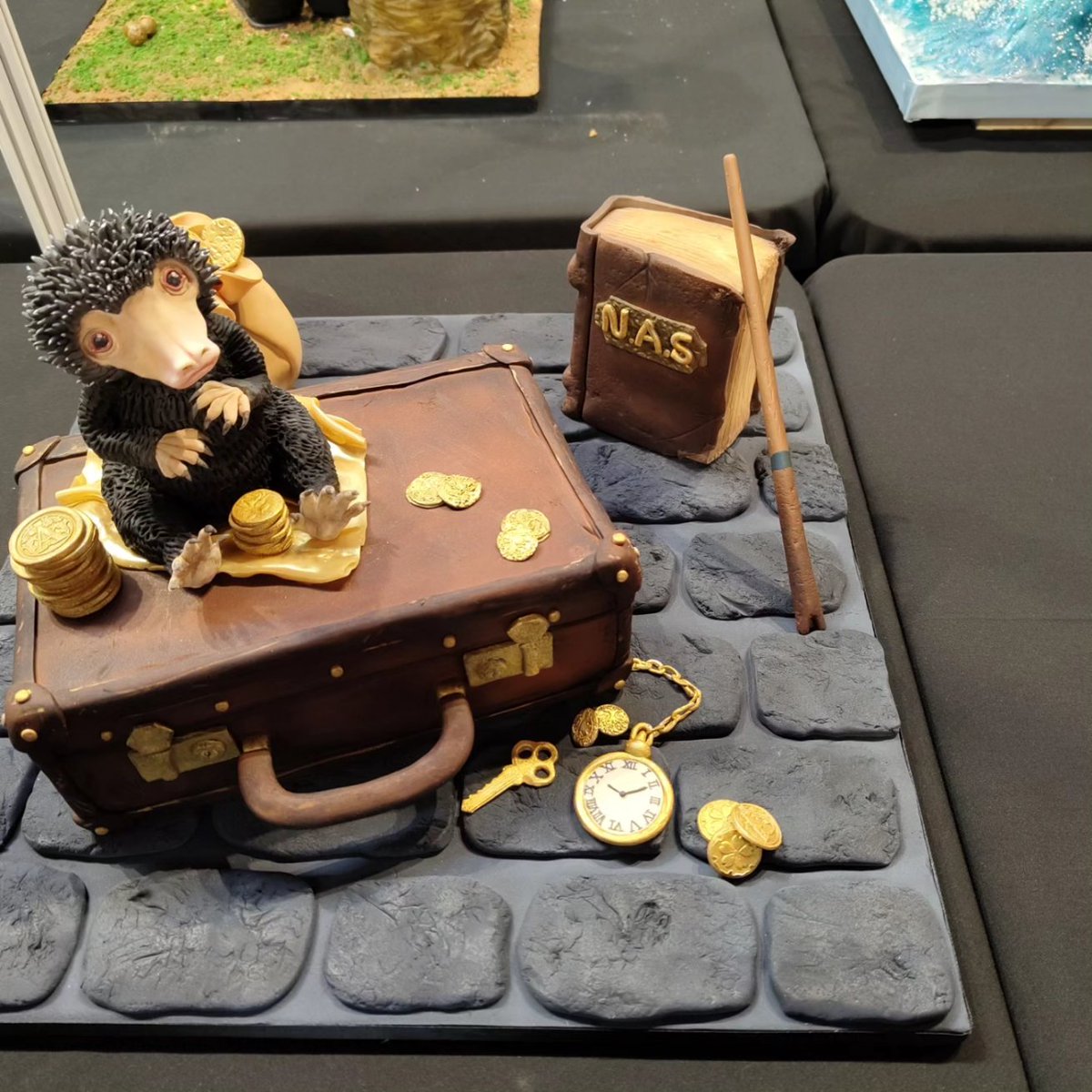 silva_vda's tweet photo. Small sample from the Cake show at the NEC.
All you could smell was the sugar in the air!🤤
#cakes #Birmingham
#Sculpture #cakeartists https://t.co/RTE3RuUZME