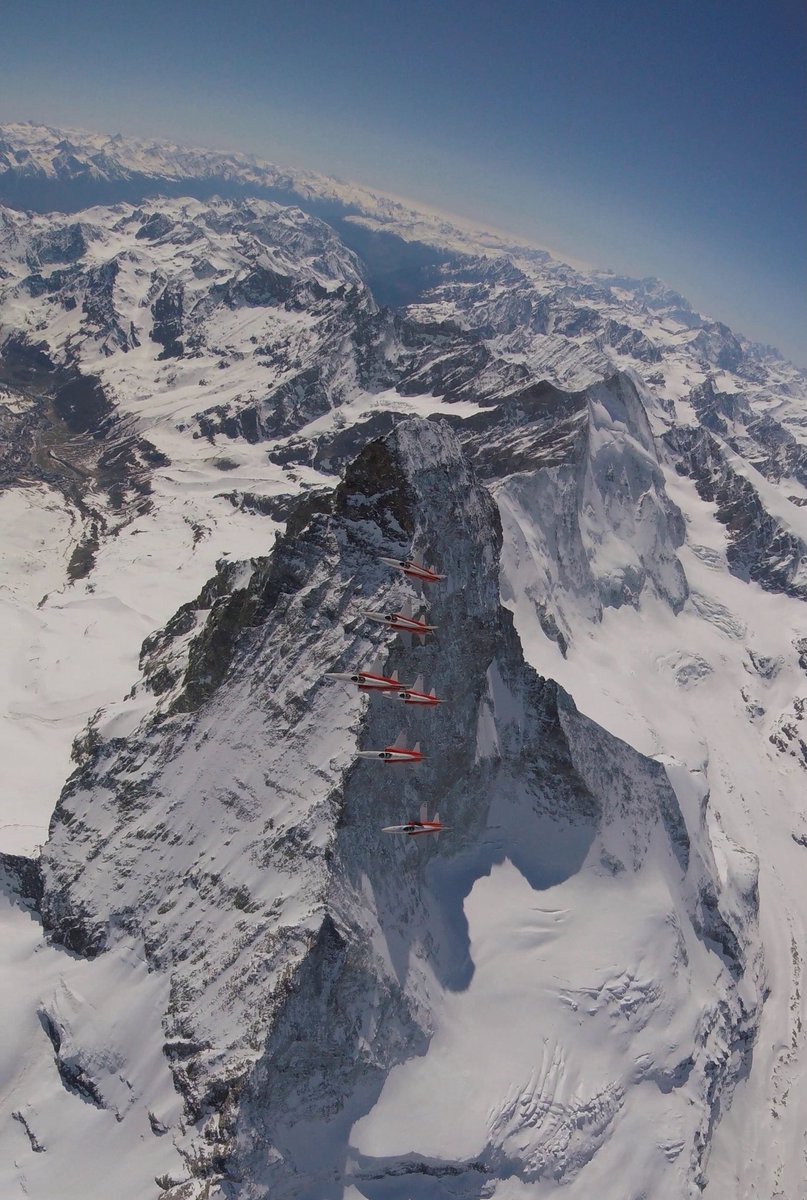 Saturday, 11 november 2023, the Patrouille Suisse will fly for the ‚Matterhorn Cervino Speed Opening in Zermatt - Cervinia (10:45 - 11:05 a.m.) | @vbs_ddps #patrouillesuisse #swissness #swissairforce #schweizerarmee #AirSpirit24 #matterhorncerinospeedopening #skiworldcup © VBS