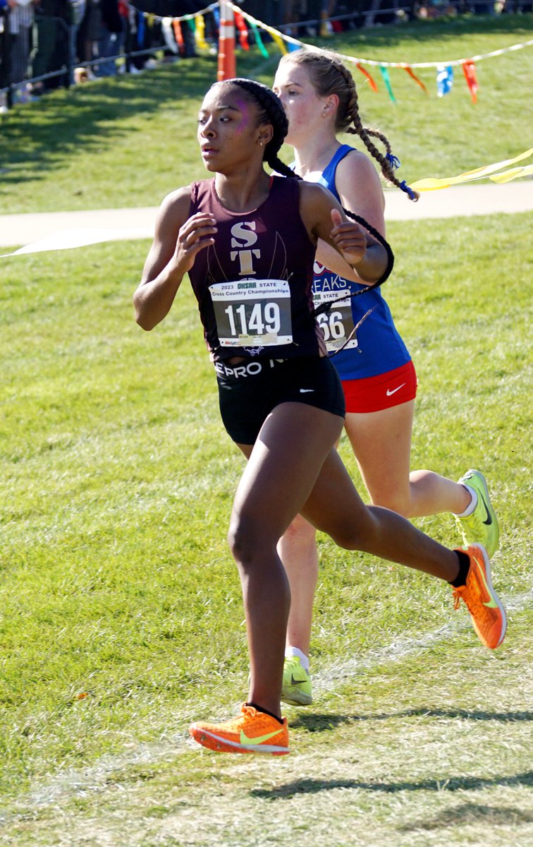 🚨ALL OHIO FINISH!!! 🚨
Stow senior Jayla Atkinson finishes in 14th place with a time of 18:27.85!  She is the first All Ohio finisher for Stow cross country since 2009.  She now has the fastest time for a girl from Stow on a state course! 
#StowXC