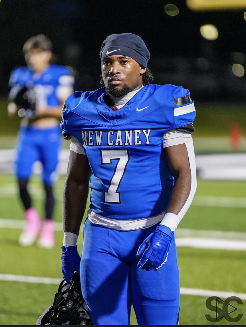 I gratefully appreciate everybody that helped me throughout my high school journey it’s was a long ride being able to play along aside my brothers each week , Thank you Eagle nation once a eagle always a eagle 7 out.. for now I will be back I’m just getting started !🤞🏾