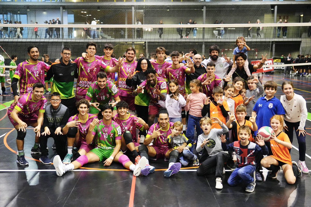 BalafiaVolei's tweet photo. 🏐VICTÒRIA‼️
.
.
💚Gran partit avui del @MotorRodi #Superliga2 que ha guanyat 3-1 el @cv_roquetes davant de la nostra afició 🙌🏽
.
.
💫Avui síiiiiii‼️
.
.
#somSuperliga2 #sombalafiavolei #sumatalverd #voleibolitzat #Superlligattu #Superlligat https://t.co/9QJxtzDXq7