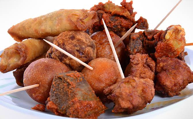 TITOSchops's tweet photo. Chop life with Titoschops this weekend, no carry last! Order our mouthwatering meals for you and your crew. Stress-free weekend guaranteed. Oya, jollof with friends!🍗😋 #WeekendVibes #1USD #Congratulations #Rufai #Onana #Chelsea #MinisterofPower #Layi #MelaniaTrump #Ibadan https://t.co/eH1McWk1qV