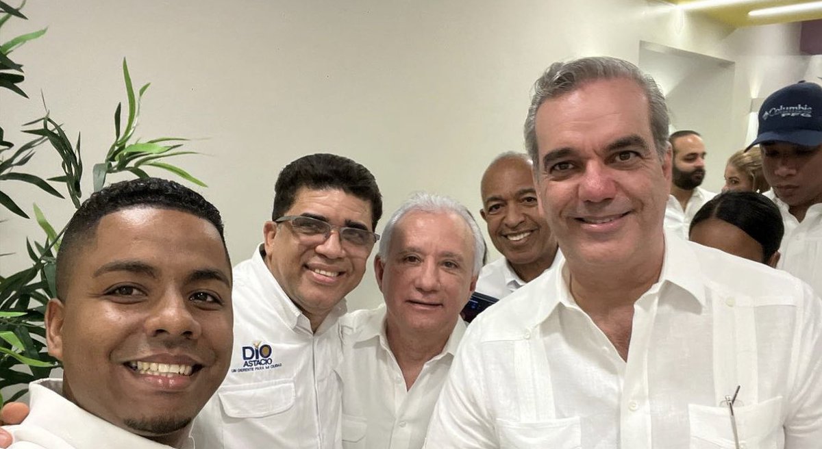 dioastacio's tweet photo. Durante la inauguración del @caidrd #SDE junto al excelentísimo Presidente de la República @luisabinader y queridos compañeros y amigos del partido @ataverasguzman @berticosantana y @eliezernolascoj.
Gracias al Ministro de @MOPCRD @DeligneAB por la invitación, ¡En hora buena!👍🏻 https://t.co/UbOgzWAYK3