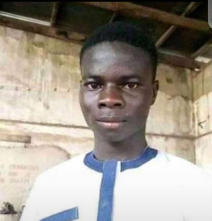 TrollFootball's tweet image. Saka against Newcastle United