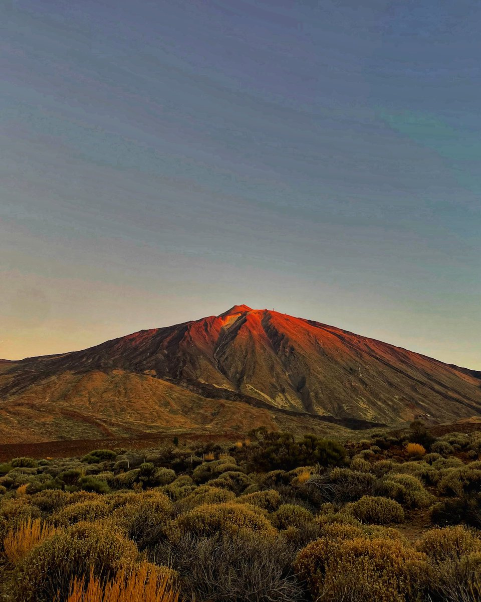 SanlesT's tweet photo. 🧡 Por ver esos colores del amanecer sobre el #PadreTeide , cualquier esfuerzo merece la pena …

#madrugarvalelapena #magia #amanecer #parquenacionaldelteide #Tenerife #MujeryMontaña #ElMundoEnMiMochila #MisMontañas #SlowLife #ElEncantoDeLaVidaSimple https://t.co/OUKPIVJrOC