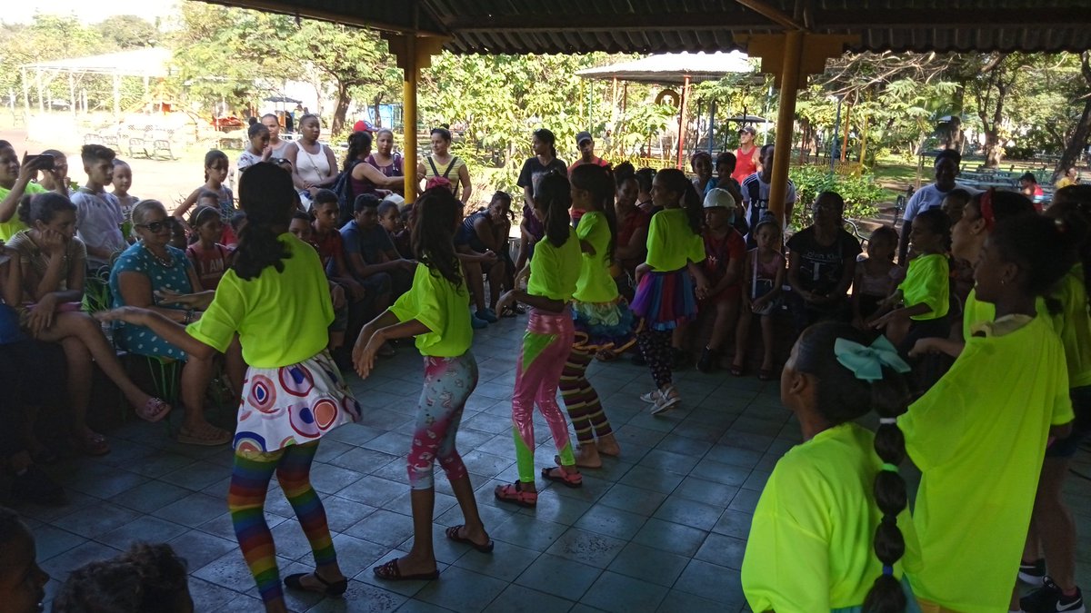 Yerlis83550122's tweet photo. Desarrolla la Casa Cultura junto con el Proyecto Alas de Colibrí un homenaje al Proyecto Ecoarte y sus integrantes en el Parque infantil.
#CulturaMoa
#VamosPorMas https://t.co/fxTn4CJp6Y