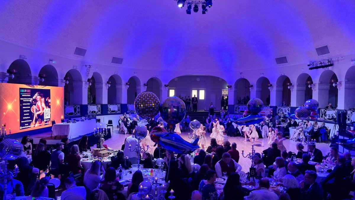 WSMLabour's tweet photo. It's fantastic to be here at Weston's iconic Winter Gardens for this fabulous @WHCHospice #StrictlyFunDancing fundraiser.
Thank you for all you do. ❤️
More info on Weston Hospice & how to donate here:
https://t.co/3c0GjIFUo8 https://t.co/b6eZ2prJry