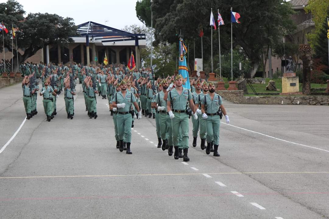 El Tercio Alejandro Farnesio 4° de #LaLegión celebra un acto de Sábado Legionario en el Acuartelamiento Montejaque (Ronda), presidido por el general Carreras, jefe de la Brigada de #LaLegión, celebrando el V aniversario de los Legionarios de Honor @EjercitoTierra