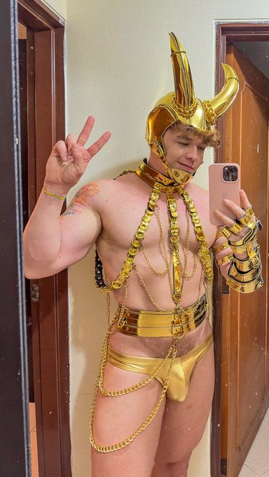 Caballero del Zodiaco but make it Puta! https://t.co/iJWbcat2b1