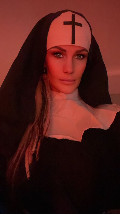 Trying to be a good girl, but my body is made for sin 🙏 https://t.co/81xtzQdvEF https://t.co/zgVpLMq