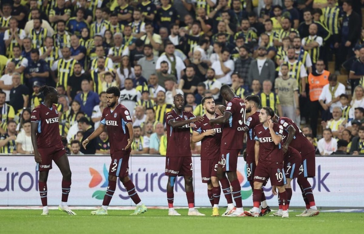 İlginç istatistik: 

2021 Fenerbahçe - Vitor Pereira - 9. hafta liderliği Trabzonspor maçıyla  kaybetti.

2022 Fenerbahçe - Jorge jesus - 15. hafta liderliği Trabzonspor maçıyla kaybetti.

2023 Fenerbahçe - İsmail Kartal - 11. hafta liderliği Trabzonspor maçıyla kaybetti.