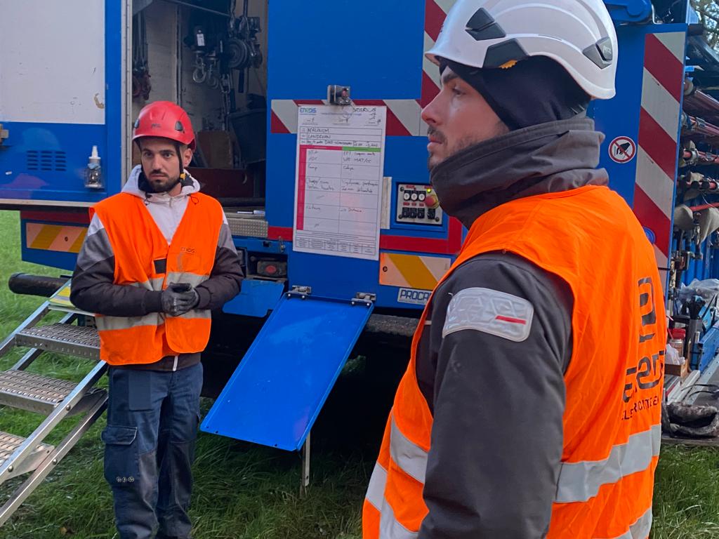 enedis's tweet photo. #Ciaran 🌪️ À 18h30, plus d’un million de foyers impactés par la tempête ont été réalimentés, soit 85%. Il reste 176 000 clients privés d’électricité. Nous poursuivons nos interventions et notamment les chantiers de réparations lourdes. #ServicePublic https://t.co/vRjfbOSUsx