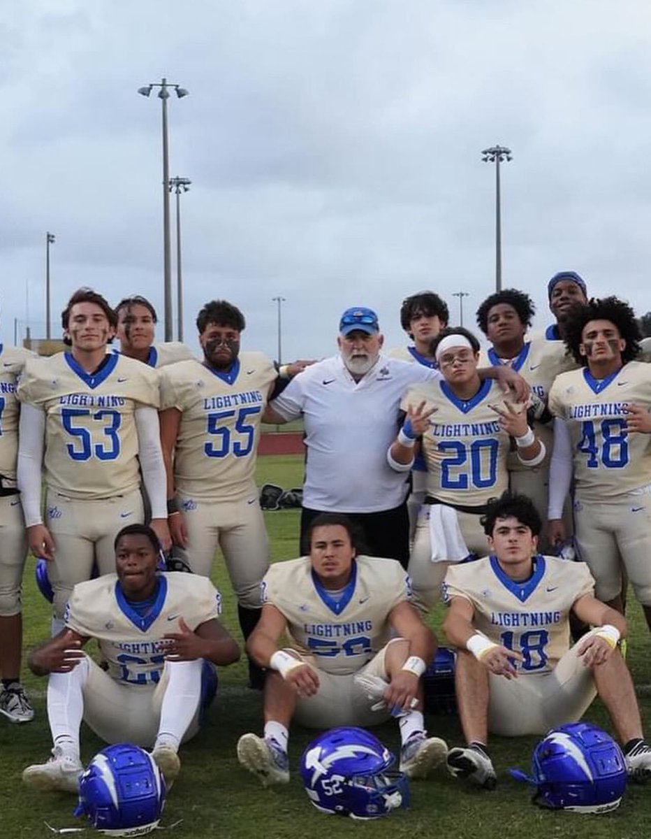 RaymondPaolillo's tweet photo. Played the last game of the regular season last night 🙏🏼 Great 44-0 team win with the guys 💯 finished off with a safety and 2 sacks and a couple of tackles … in that mode 😤 @CoachHood88 @HBFATHLETES @TheCribSouthFLA @youareathlete @ExpoRecruits @_Jerome_Smith @CoachSFitz https://t.co/xACVjoNsq6