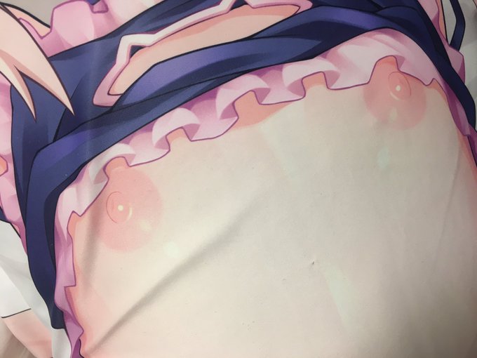 やっぱ今年一年よく描けた乳首だよな…とお兄ちゃんの抱き枕カバーに目をやるたびしみじみする賀だった。 