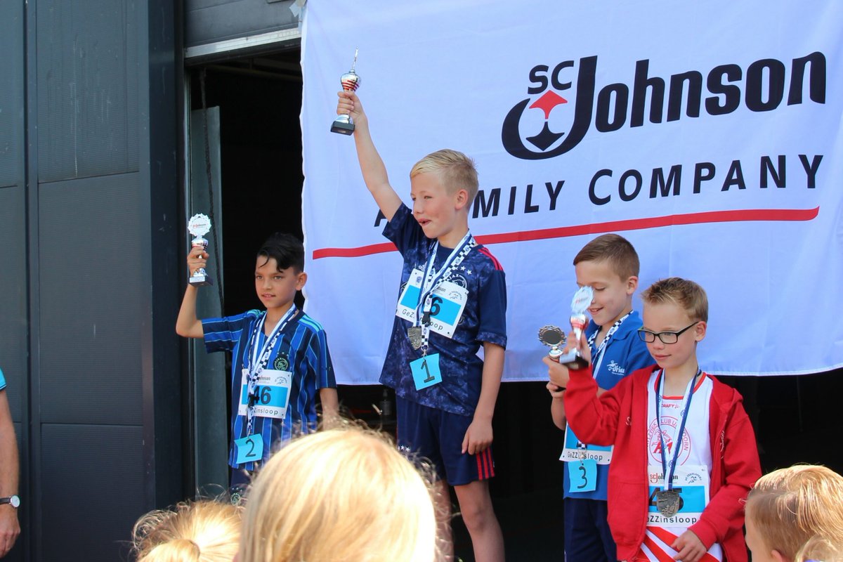 ZTLmijdrecht's tweet photo. Hallo Kids, zijn jullie er klaar voor?

Straks om 10:00 gaat de SC Johnson Gezzinsloop van start. Zorg dat je op tijd klaar staat!

Er wordt gestart in 6 groepen met een tussenpoos van 3 minuten. Let dus goed op het schema!

#zilverenturfloop #gezzinsloop #ScJohnson #1km https://t.co/zhuypkUBy0