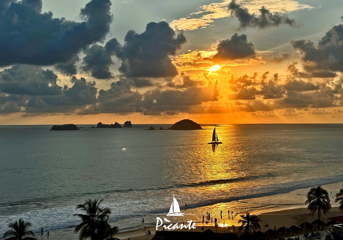 photo compliments of my friends at Picante Catamaran in Zihuatenejo/ Ixtapa, Mexico

buenos noches amigos