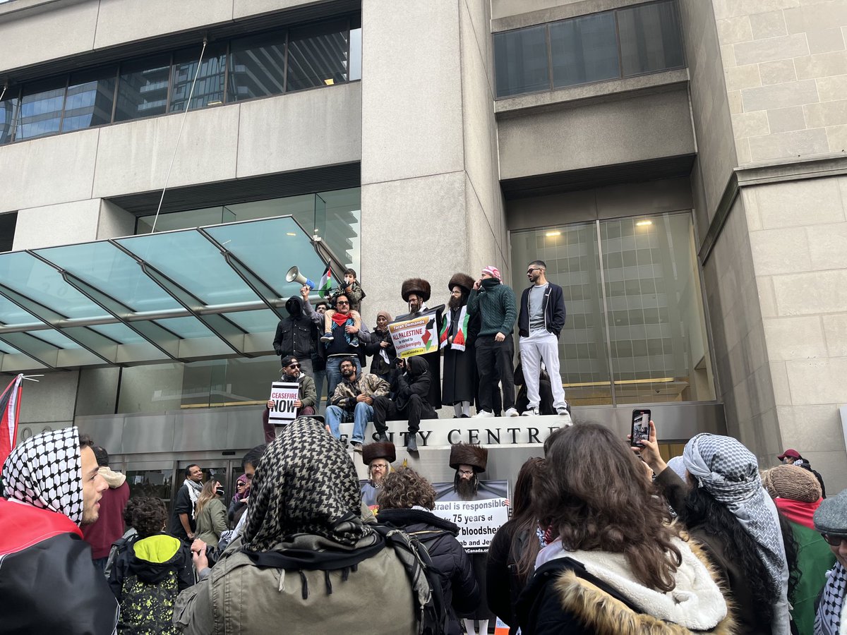 lebigv's tweet photo. Orthodox Jews against Genocide Chanting From the River to the Sea, Palestine will be free!! #freepalestine Toronto #EndGazaOccupation https://t.co/zY0Kb4wyWD