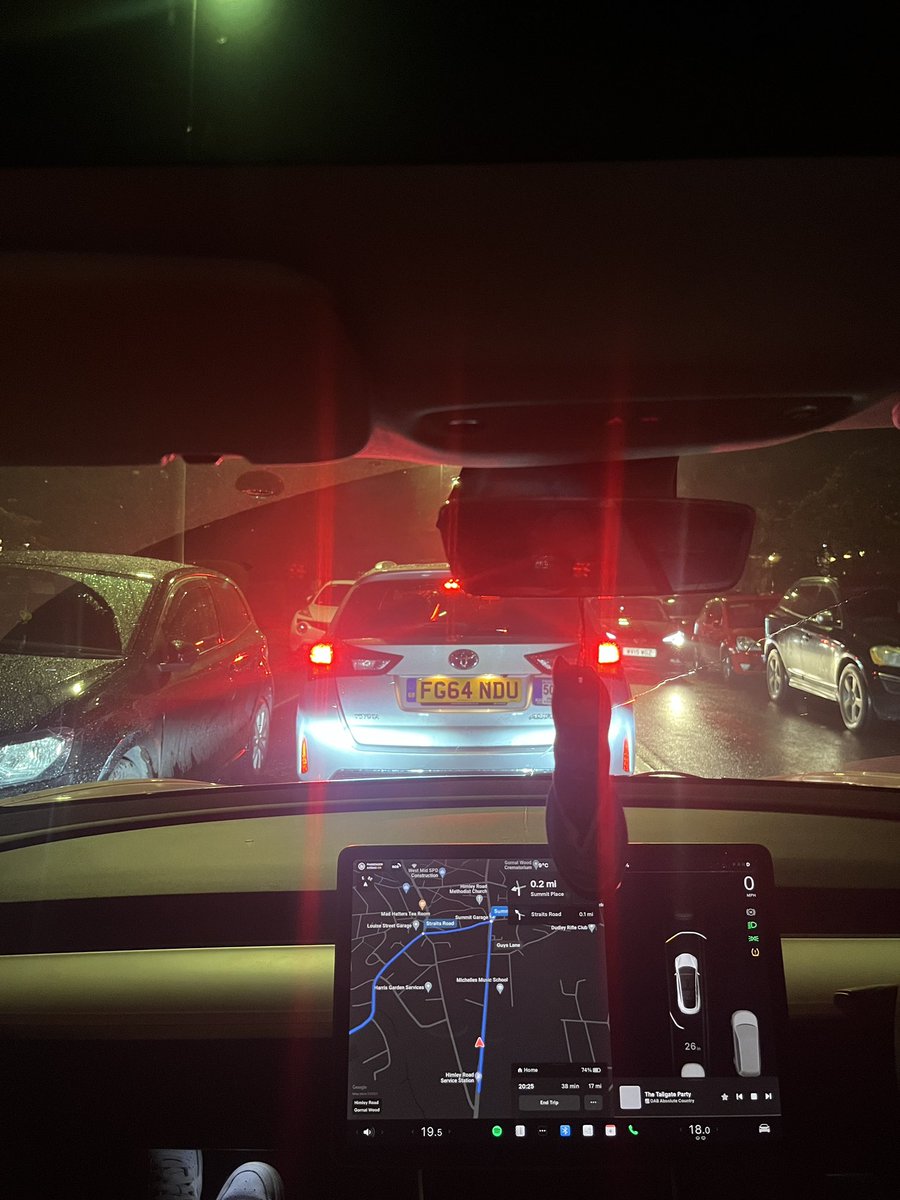 Bromlet's tweet photo. @WMPolice roads outside himley bonfire are multiple accidents waiting to happen . They have closed road even for people with prebooked parking tickets. People just abandoning cars wherever and absolutely no event staff in site https://t.co/j5hK5jR1Mt