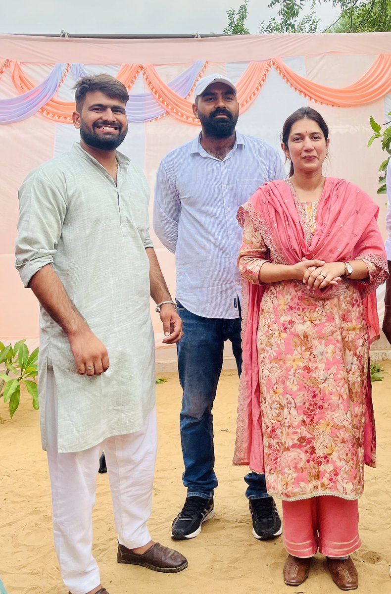 doodwalrohitash's tweet photo. जीत की अग्रिम शुभकामनाएं @drshikhameel जी ।

#चोमू_माँगे_परिवर्तन ✊🏻❤️

#nextMLA #chomu #drshikhameel 
#Election2023 #RajasthanAssemblyElections2023 

Thanks @GovindDotasra , @RahulGandhi ,@INCRajasthan  ,@INCIndia , @ashokgehlot51 , @AmritaDhawan1  &amp; @SachinPilot .

💐💐💐💐 https://t.co/CTAXgvBkrw