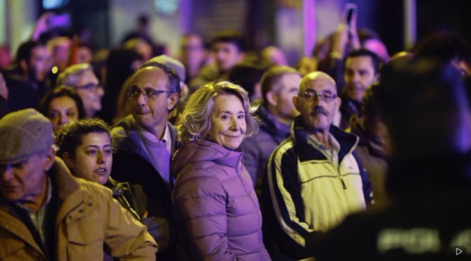 SrLiberal's tweet photo. El ejemplo de @EsperanzAguirre puede hacer que otros líderes políticos se unan activamente a las protestas, hay que quitarse de una vez los complejos. https://t.co/UfSn9rGnc3