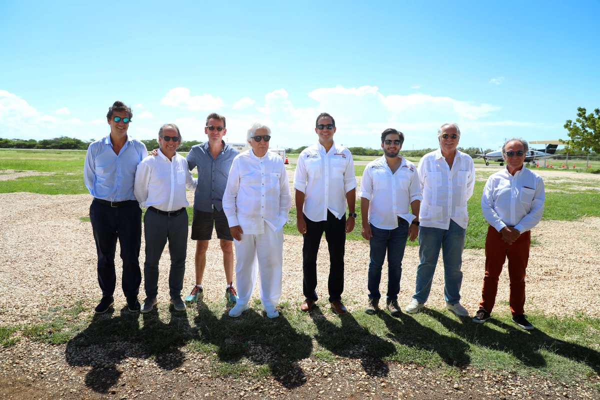 Hoy recibimos en Cabo Rojo, Pedernales la importante visita del presidente del Grupo Iberostar, Miguel Fluxá, acompañado de ejecutivos y relacionados de esta cadena española, quienes realizaron un recorrido aéreo sobre el proyecto y toda la zona, para conocer los avances de la