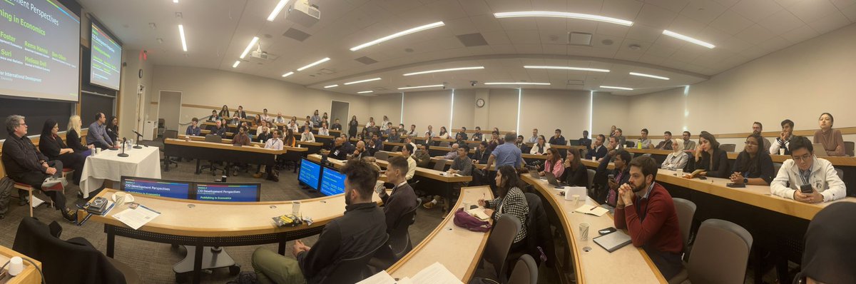 A full house for #NEUDC2023 #CIDDevelopmentPerspectives "Publishing in Economics" with <a href="/rema_nadeem/">Rema Hanna</a>, <a href="/MelissaLDell/">Melissa Dell</a>, <a href="/Ben_Olken/">Ben Olken</a>, <a href="/afosterri/">Andrew Foster</a>, and <a href="/SuriTavneet/">Tavneet Suri</a>. 

The Q&amp;A covered when and where to submit, dealing with rejection, dealing  with R&amp;Rs, and writing referee reports.