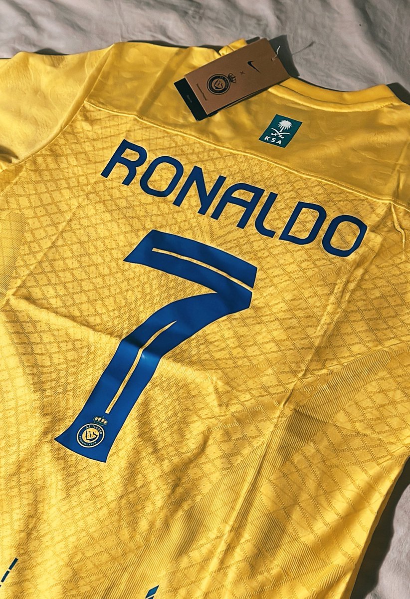 M0SA_7's tweet photo. بمناسبة فوز #النصر واستمرار الانتصارات 💛
سحب على 5 تيشيرتات النصر بإختيار الفائز
 -
الشروط بسيطة :
 .
 - متابعة @smaPoetry1  + @Casber_10 
- رتويت للتغريدة 

السحب من الرتويت موثق بالفيديو بالتوفيق

 #النصر_الخليج https://t.co/fqFlRq2hmg
