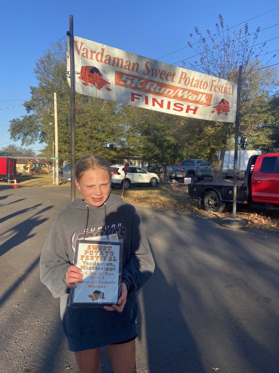 EuporaXC's tweet photo. What do you do on your first Saturday after season ends? You find a race to run and win!! Congrats to Mary earning Overall Female Winner at the Sweet Potato Festival 5k! And, she beat the boys. β€οΈπ¦
π #eaglerunners #gomary https://t.co/ZtFX6mEMsk