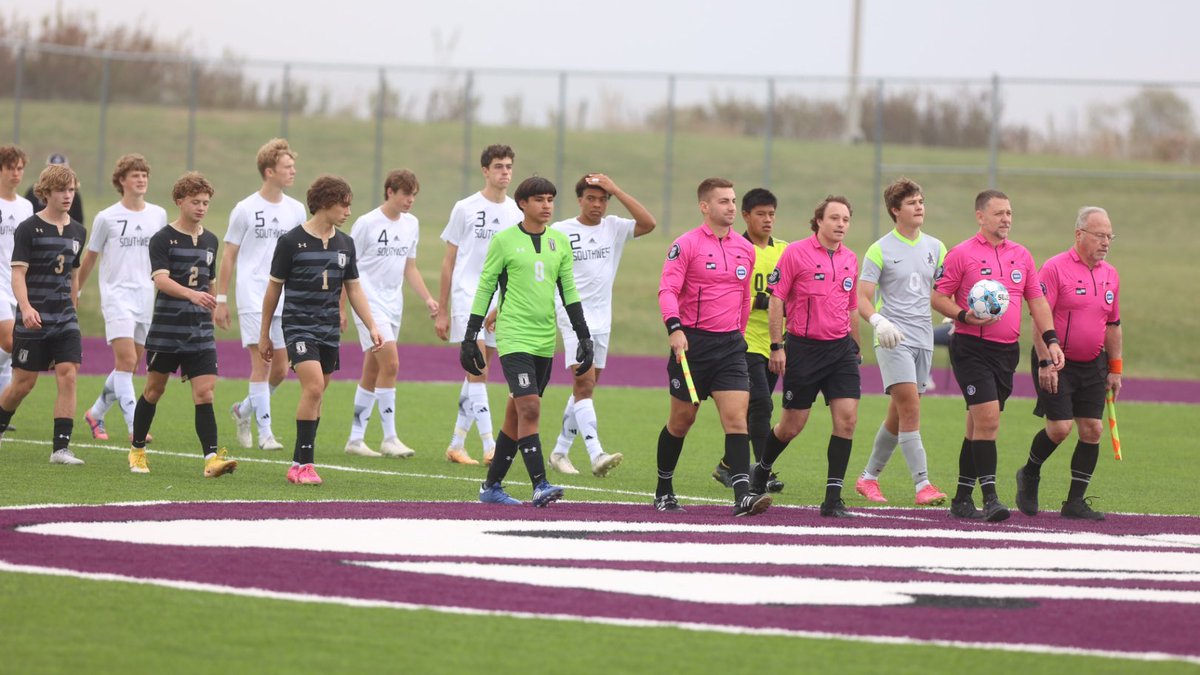 bigmac_nocheez's tweet photo. Here at Spring Hill HS for 5A state boys soccer final between Blue Valley Southwest and Maize South.

#KSHSAACovered x @CapFed https://t.co/jAmgWPRhpO