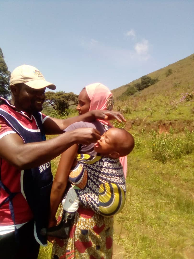 ATheodoreTonye's tweet photo. ✅ Deuxième jour (J2) du tour 2 de la campagne de vaccination contre la #Polio dans les 6 régions.

🎯 Les vaccinateurs sont à pied d'œuvre pour atteindre toutes les cibles dans les localités les plus reculées.

#OutPolio237 
#EndPolioNow 
#PEVCAMEROON https://t.co/P9WsZ7Jnkw