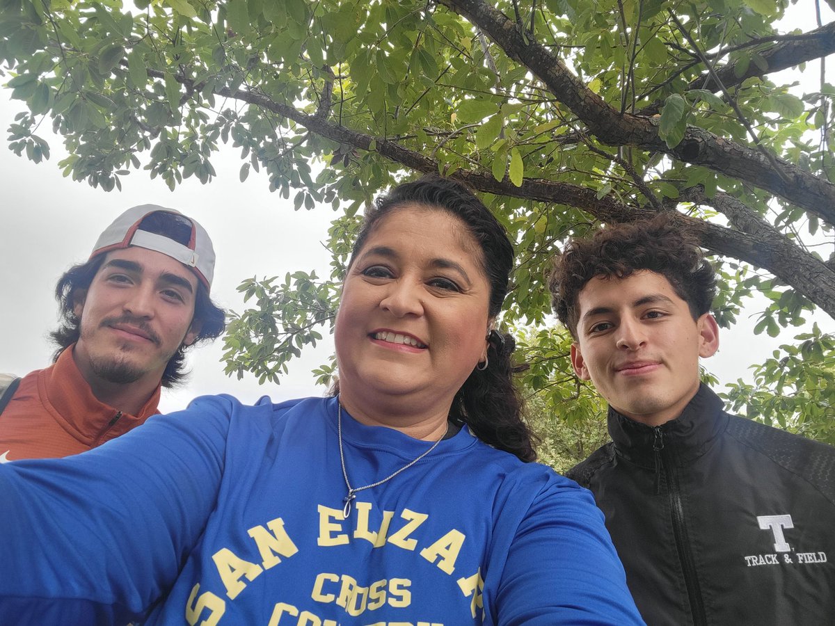 Thank you to <a href="/Edwinpre1031126/">Edwin Gomez</a> &amp; <a href="/Christo27173029/">Christopher Moreno</a> for coming out to help our <a href="/SanElizarioHS/">San Elizario High School</a> #Eagles soar! These #Alumni #Champions did the cool down with the team &amp; offered words of wisdom 💞  <a href="/UTAustin/">UT Austin</a> <a href="/TarletonState/">Tarleton State University</a> 💞 Inspired by these young men!