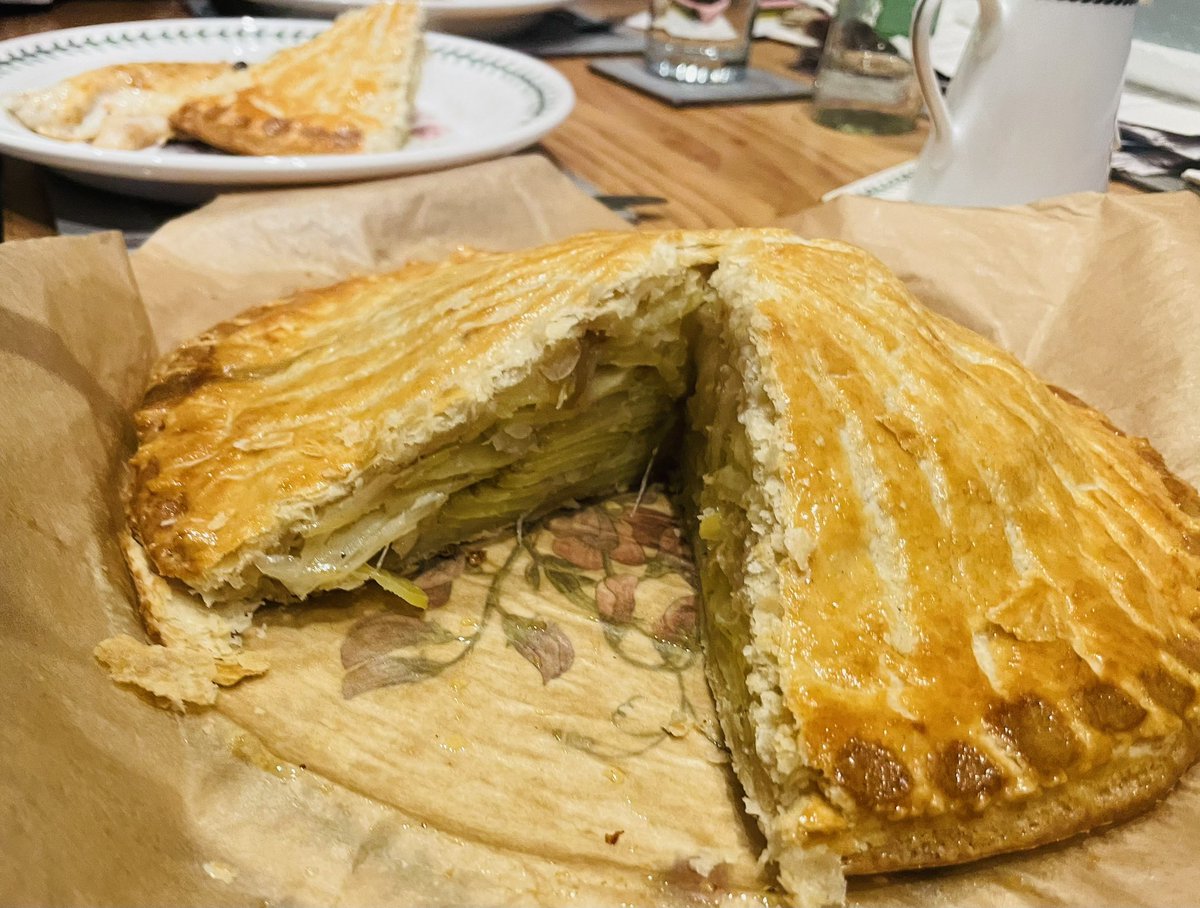 Bake Off Technical Week 5: Dauphinoise potato &amp; caramelised onion pithivier 

Though my pastry was more rough than puff… this was DELICIOUS… and I f you like blue cheese, the sauce is just 👌 

A joy to eat - esp after making that feet-cake last week

#GBBO #BakeOffBakeAlong